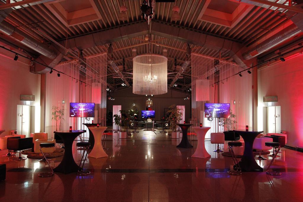 グロバナ エアポート ホテル シュクロイディッツ エクステリア 写真